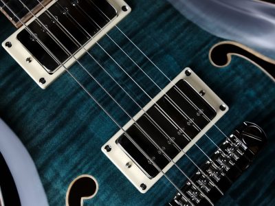 PRS 2025 SE Hollowbody II Piezo Peacock Blue