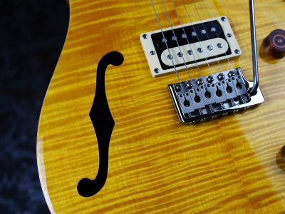 PRS 2020 SE Custom 22 Semi-Hollow Santana Yellow