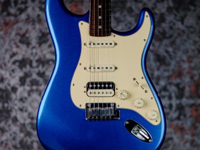 Fender American Ultra Stratocaster HSS Rosewood Fingerboard Cobra Blue