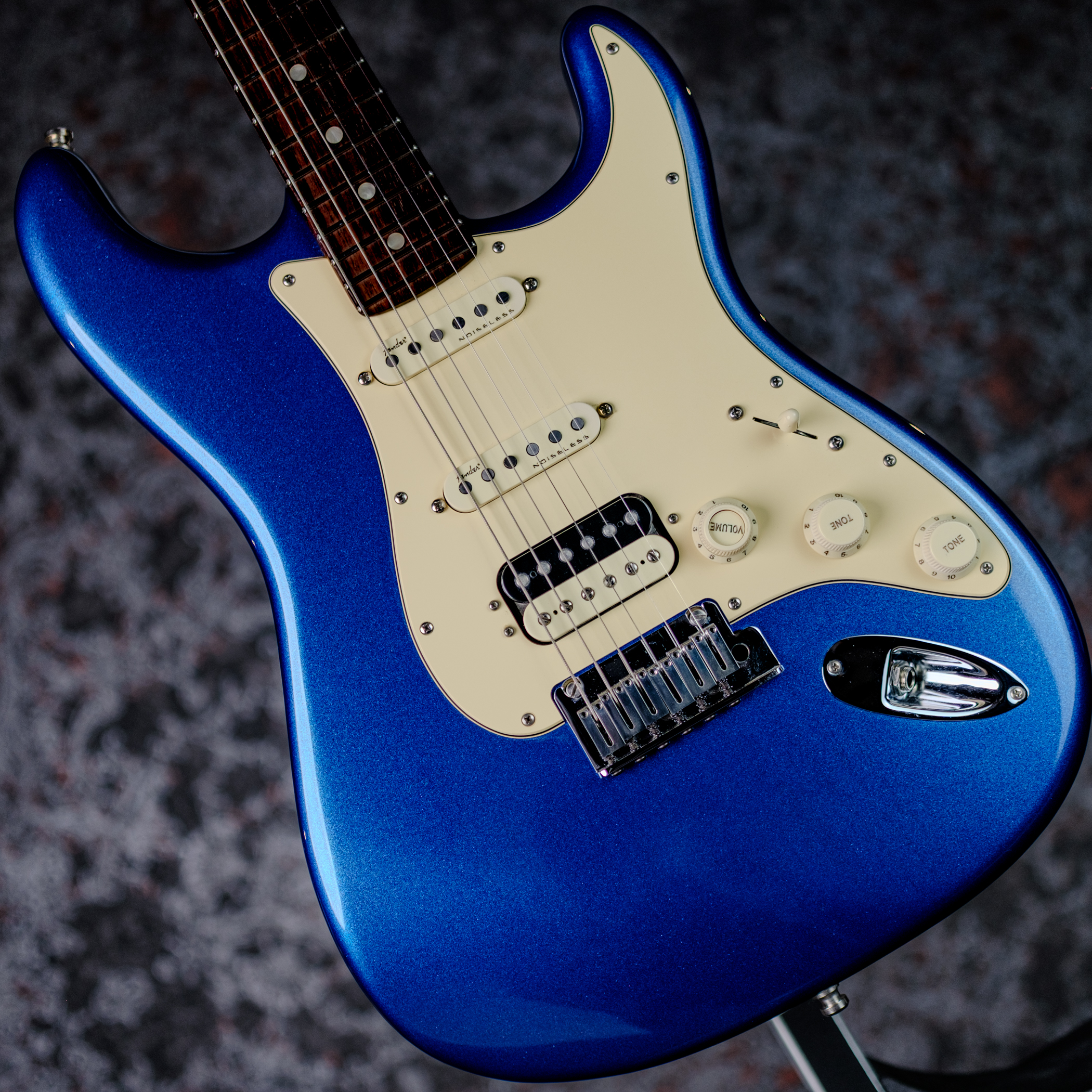 Fender American Ultra Stratocaster HSS Rosewood Fingerboard Cobra Blue