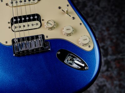 Fender American Ultra Stratocaster HSS Rosewood Fingerboard Cobra Blue