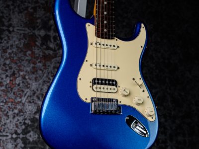 Fender American Ultra Stratocaster HSS Rosewood Fingerboard Cobra Blue