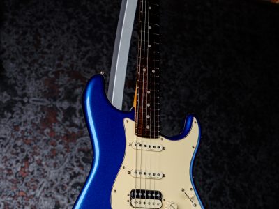 Fender American Ultra Stratocaster HSS Rosewood Fingerboard Cobra Blue