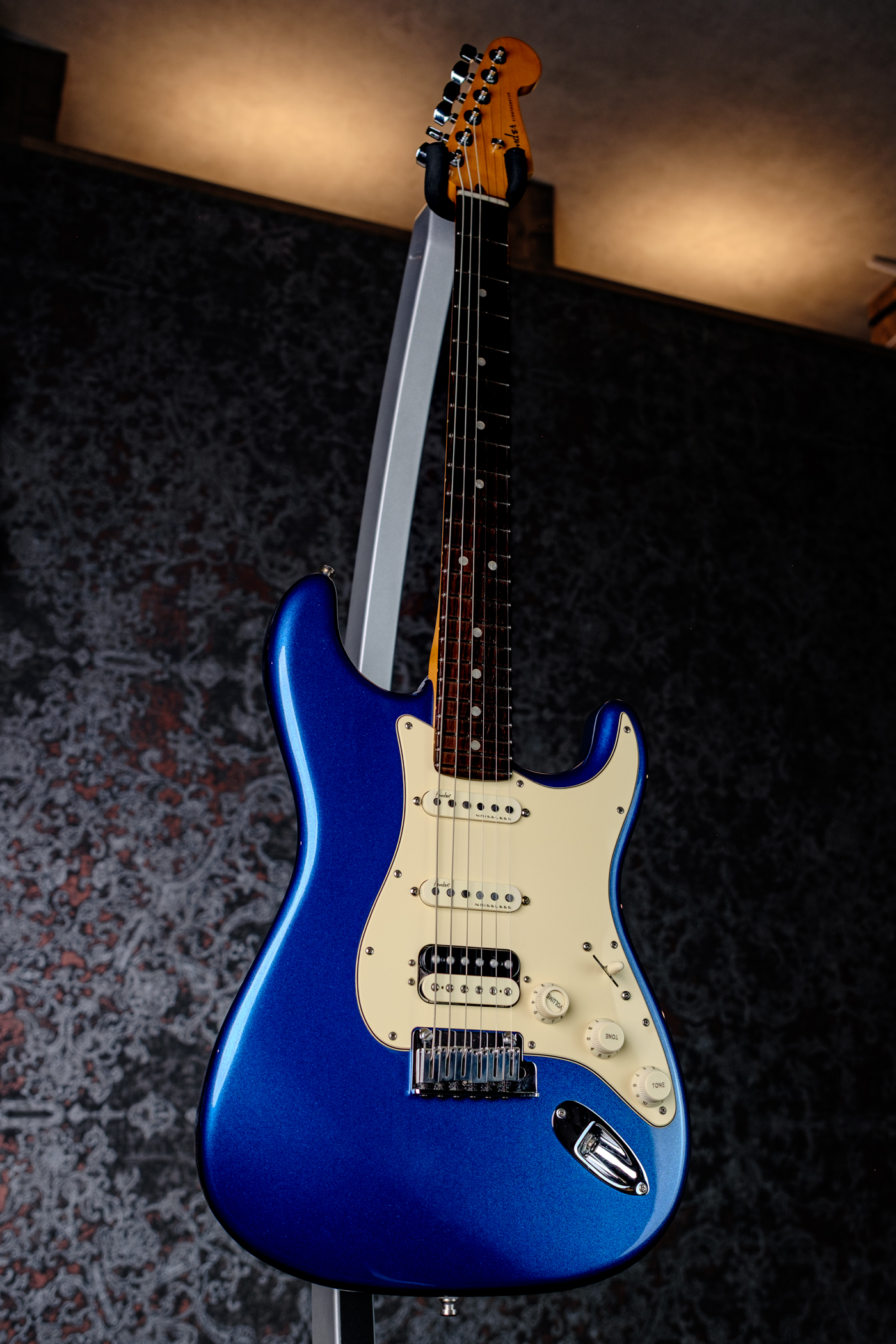 Fender American Ultra Stratocaster HSS Rosewood Fingerboard Cobra Blue