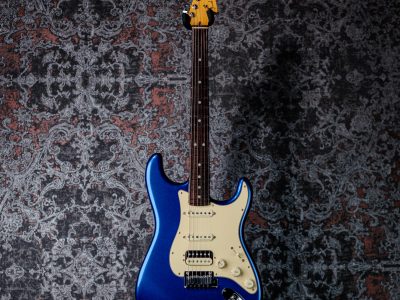 Fender American Ultra Stratocaster HSS Rosewood Fingerboard Cobra Blue
