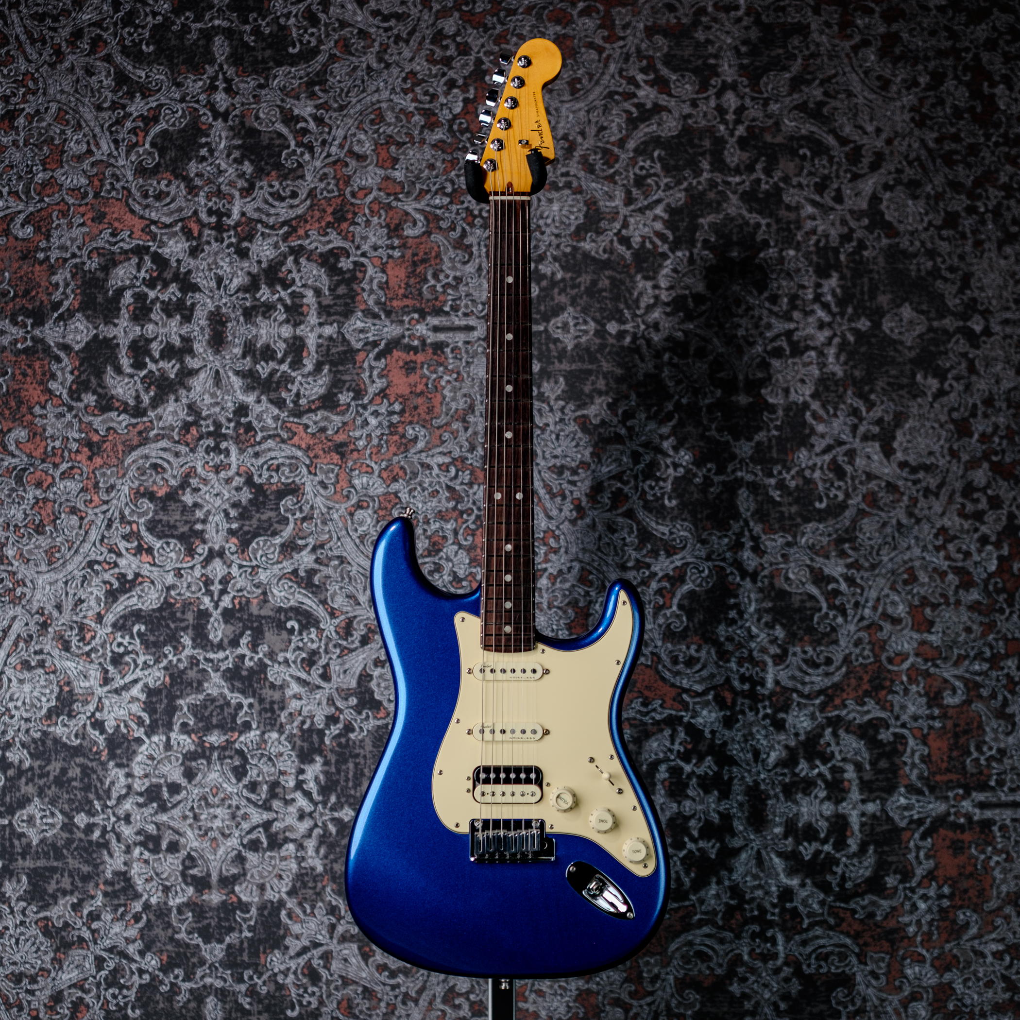Fender American Ultra Stratocaster HSS Rosewood Fingerboard Cobra Blue