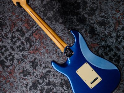 Fender American Ultra Stratocaster HSS Rosewood Fingerboard Cobra Blue