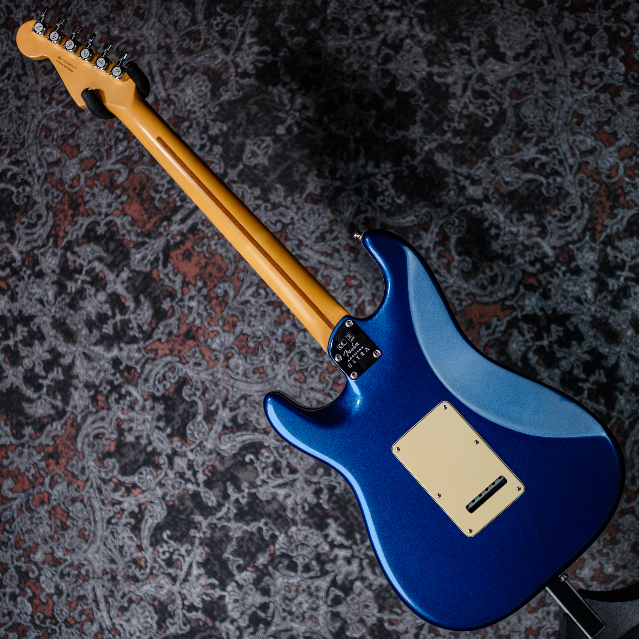 Fender American Ultra Stratocaster HSS Rosewood Fingerboard Cobra Blue